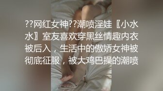  大神冒死爬墙偷窥电子厂刚下班的美女洗澡