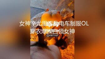 趁主播姐姐不注意狂舔骚逼，撕破丝袜无套插入，简直不要太爽