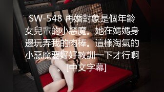 温泉会所偷拍极品丰满马尾辫学生妹站在她面前贴着奶子拍