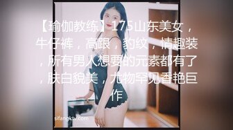 蜂腰翘臀完美身材，超清晰镜头鲍鱼一览无余，沙发啪啪呻吟不断