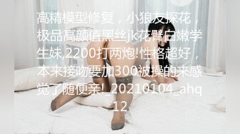 两个00后嫩妹双飞啪啪，短发大奶抬腿侧入猛操