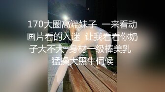 长相清纯内心很骚老哥找来两个美女，圆润屁股粉嫩肥逼，脱下两个内裤翘起屁股，特写大黑牛跳蛋震动