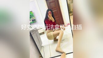 两个轻熟女姐妹花全程露脸跟狼友大秀发骚，淫声荡语互动撩骚，吃奶抠逼自慰呻吟，撅着大屁股求草精彩别错过