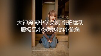 YC商场抄底喜欢拍照绿裙子小女神弯腰抬腿时印花内裤一览无余 (2