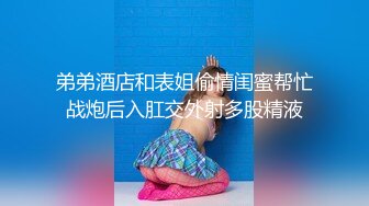 【新片速遞】 网丝学妹露脸一个人躲在厕所里抠弄骚穴，陪狼友互动撩骚，手速超快搞到自己高潮喷水浪叫呻吟，表情好骚刺激