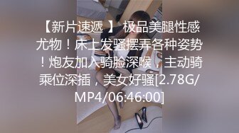 步行街女装店老板娘晚上下班关门後店内下海,张开腿露毛穴,好敏感全是水