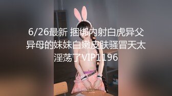 嫩妹小姐姐！细腰美乳展示身材！炮友扣穴掏出大屌深喉，怼着肥穴一下挺入，操的奶子直晃动