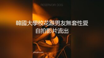  风衣纹身大奶妹，跪着舔弄大屌，扶腰后入爆插，骑乘位打桩机