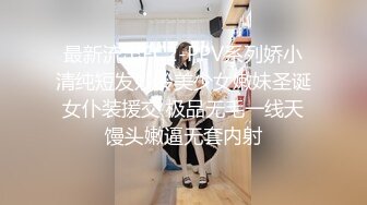 万达超市小脸妹妹服务员，身材娇小温柔型的眼镜女孩，工作不忙来上厕所，我拍下了她的小粉穴。