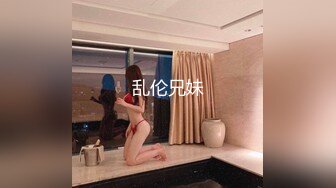 饥渴小少妇美容院勾引按摩小哥，被小哥揉着奶子抠着逼，各种体位激情爆草舔着奶头真刺激