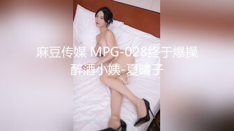  气质性感又风骚的极品小少妇全程露脸陪狼友嗨，情趣装诱惑洗澡直播，揉奶玩逼听指挥