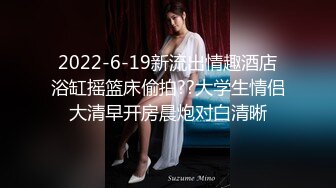 两美女互相打咪咪，爆笑