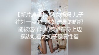 黑客破解家庭监控摄像头偷拍❤️卫生间丰满女主与佣人洗澡上厕所