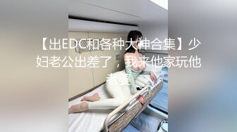 【新片速遞 】  风骚小娘子露脸一个人在家陪狼友发骚，情趣诱惑揉奶玩逼，淫声荡语不断，道具抽插骚穴特写展示淫水多多真骚[3.12G/MP4/02:54:29]