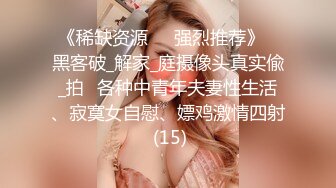  眼镜骚熟女3P大战，两根屌轮流吃，骑乘边操边插嘴，后入猛怼小骚货，骑脸舔骚B，太骚了