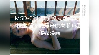 当摄影师真是太性福了向往啊 女神级的漂亮小姐姐可以正大光明的让她摆各种销魂姿势，极品翘臀上手抠逼