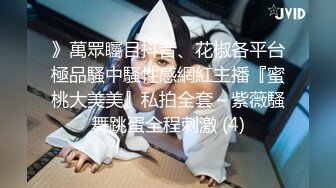 约了个长发妹子TP啪啪，洗完澡穿上棉袜后入猛操，呻吟娇喘非常诱人