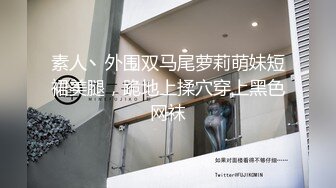 两个姐姐紧身裹胸运动装在弟弟身边挑逗 弟弟投降鸡巴硬啪啪双飞全操