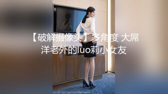 猫耳朵眼镜美少女，外表清纯一对豪乳，掏出大奶晃动，翘起美腿掰穴，我的屁股也很大，展示身材