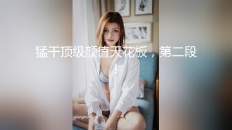 竹林中大战网红脸女神，苗条好身材后入操逼，掰腿侧入，感觉像是女人带了假道具