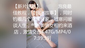  生死有命富贵在天再次玩弄风骚小女友，对着镜子站在地上玩弄吃奶抠逼