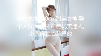  花臂纹身短发御姐！新人下海自慰操逼！无毛肥逼抽插，叫起来超好听，还是喜欢男人操后入激情