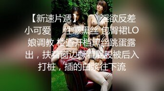 巨乳奶妈少妇，两只奶水饱满的乳房碰撞一起挤奶清纯可口的奶水，真是诱惑啊，好想 用嘴去帮她接着！！