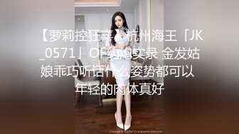   榨汁机小妹妹白丝诱惑跟狼友互动撩骚，按摩棒玩弄逼逼撅着屁股给狼友看