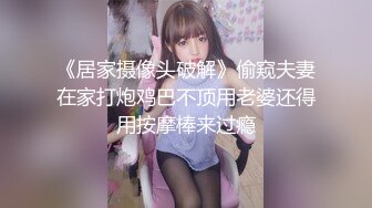  黑丝大奶伪娘 喂小奶狗吃仙棒 爆菊花 插的小奶狗哼哈不停