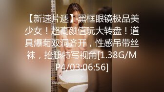  小伙子约了个妈妈，53岁芳龄，吃完晚饭楼下接她车震，倒挺有味道，阿姨一点不害羞