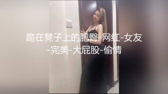 短裙露背装美女笑着逛街。镶钻网袜白色薄内贴脸CD 骚气内内全过程已经被全程记录了