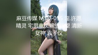 漂亮华裔美眉跪着吃大洋屌