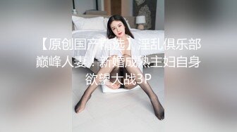 白嫩女友甩出粉嫩美乳看了安耐不住掏出粗壮肉棒猛烈的蹂躏