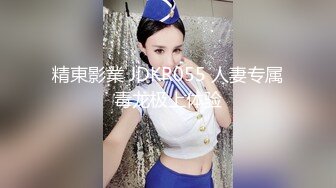 极品CP✅魔手》疯狂大胆坑神躲进商场女_厕独占一个坑位隔板缝中偸_拍各种B形妹子方便▲极限特写镜头快要碰到B了 (4)