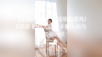 年轻小妹的4P性生活，跟好姐姐伺候两位小哥，被前后抽插还被好姐姐吃骚奶子，场面淫乱刺激淫声荡语不断好骚