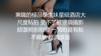 情趣耳朵黑白连体网袜微毛美女小姐姐，M腿特写美穴揉搓阴蒂，张开双腿跳蛋震动，太爽憋不住到厕所尿尿