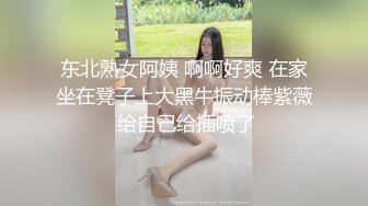 温柔系妩媚美妞，扎起双马尾一脸清纯，男友疯狂吸奶子一脸享受