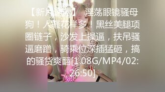 【快递小妹】第一弹4V，颜值巨奶，快递站人来人往，塞跳蛋上班，受不了手淫潮喷，超刺激 (1)