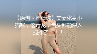 娃娃音超清纯金发萝莉萌妹，撩起衣服揉捏奶子，振动棒特写抽插粉穴，超级嫩进进出出，高潮搞得小穴很湿1