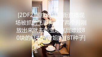 乖巧的小少妇露脸让大哥在镜头前肆意玩弄，给狼友展示逼逼舔蛋蛋吸大屌，让大哥压在身下抓着奶子爆草蹂躏