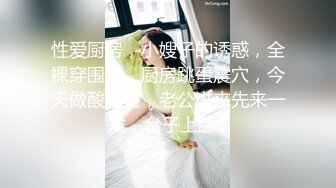 颜值很高的妹子乖巧听话让小哥玩弄，全程露脸口交大鸡巴，让小哥舔逼很是酸爽，套子都不带压在身下爆草抽插