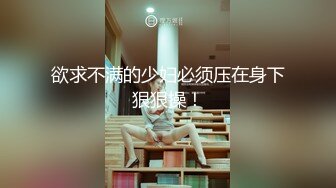 电脑耗材专卖店摄像头破解真实偸拍，小两口喜欢白天在店里转椅上性爱，又舔又抠边拍边干性福美满2