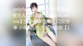 露出淫妻网红女神『Babyjee』露出多人TS两杆一洞 ，男女通吃型多人运动选手，露出、三洞全开、还有TS的加入