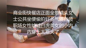 商场女厕近距离偷窥绿衣美m女的多毛小黑鲍