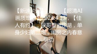 很正点的妹子原来是个奶妈，穿上裙子逼里塞个跳弹出门车上勾引大哥，奶水挤在鸡巴上舔弄让大哥喝奶