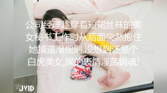 【新片速遞】  棒子大叔开车找站街女❤️为了省房钱找个安静的地方停在路边和妹子车震吃快餐