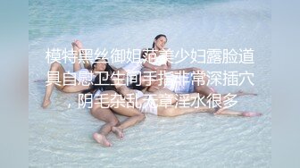 YC080白裙美女三个同伴在仍被抄底白色窄内！