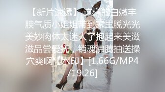 《极品CP魔手外购》坑神躲藏女厕隔间连续偸拍 超多小姐姐蹲坑韵味少妇美少女都有移动角度全景拍脸拍逼超级刺激 (6)