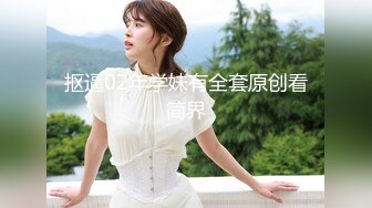 邪恶的房东爬窗偷拍白嫩的美女租客洗澡换衣服