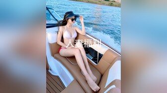   白虎小少妇露脸伺候小哥啪啪，激情上位草着大哥还跟狼友互动撩骚